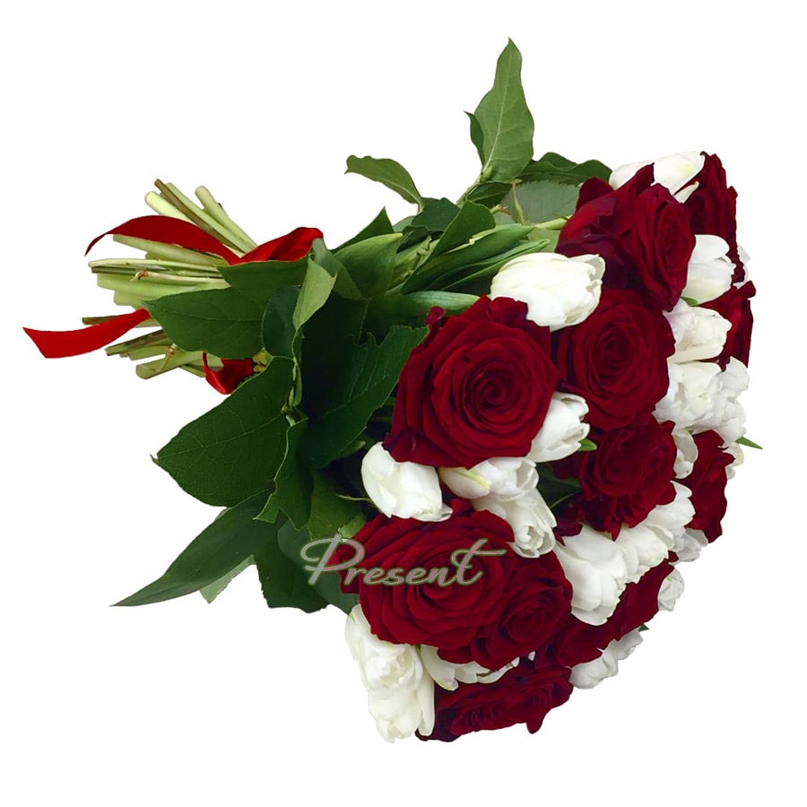 Bouquet de roses rouges et de tulipes blanches - le contraste où naissent les émotions