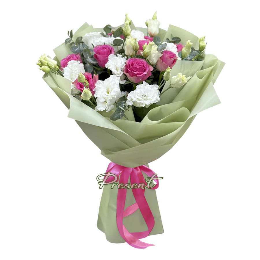 Ramo de rosas rosas y lisianthus blancos — expresión de ternura sin palabras