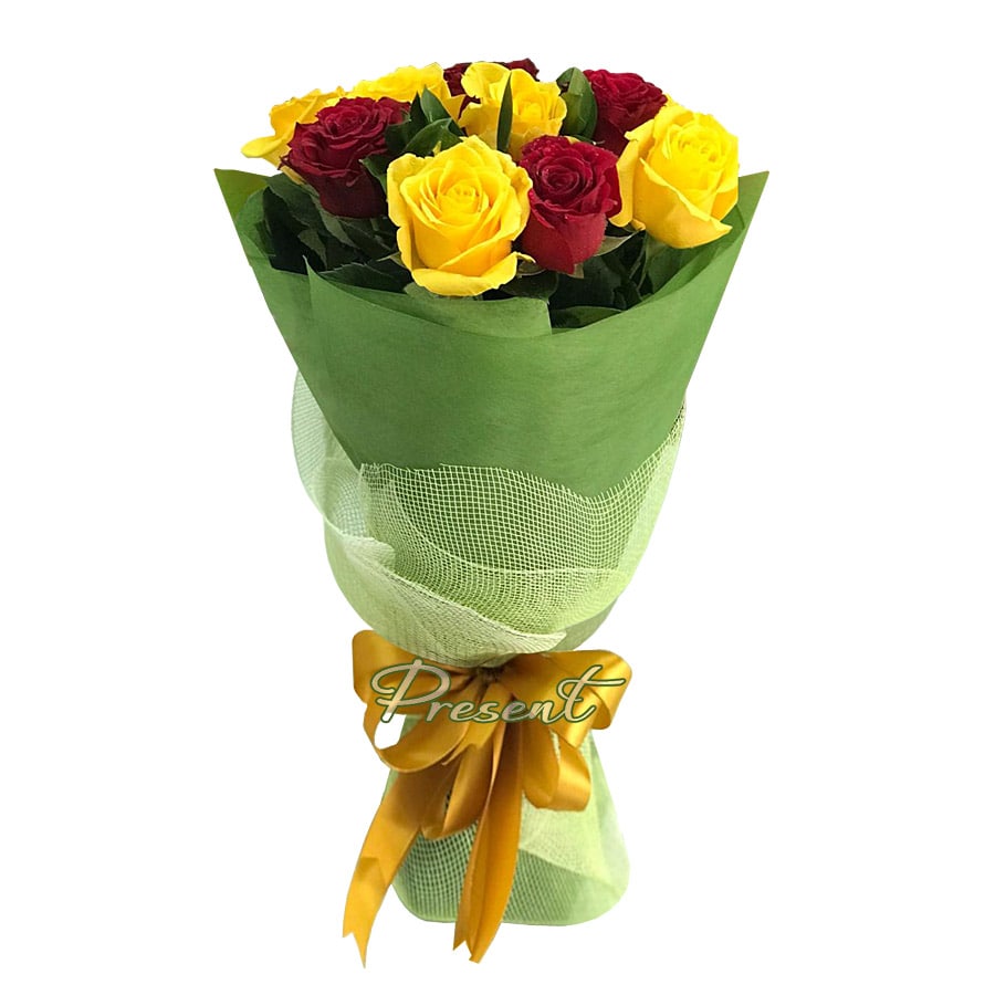 Bouquet de roses rouges et jaunes — énergie de passion et de joie